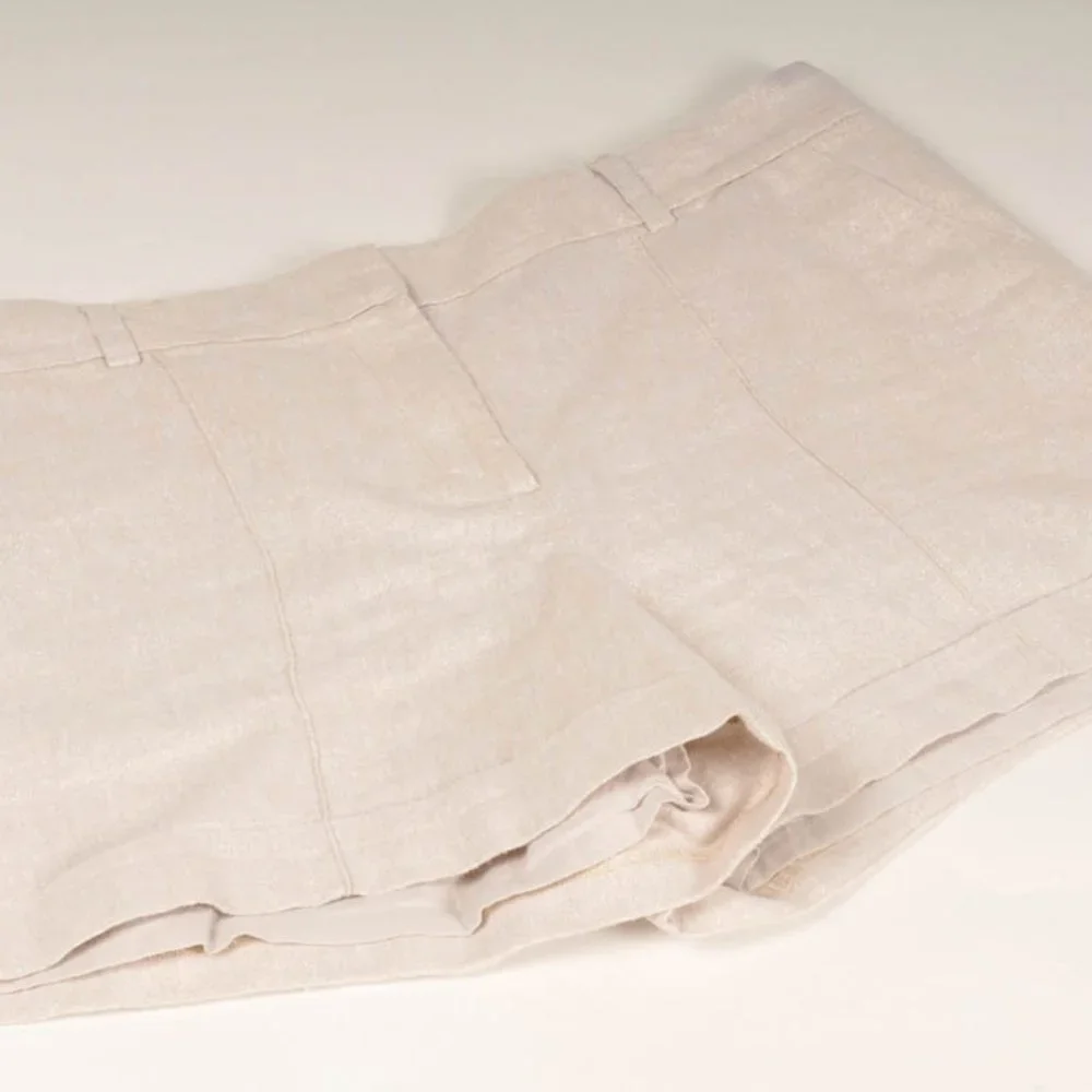 Ann Taylor LOFT Cream Metallic Linen Blend Pockets Lined Shorts, Size 12 {EX+} - Picture 3 of 4